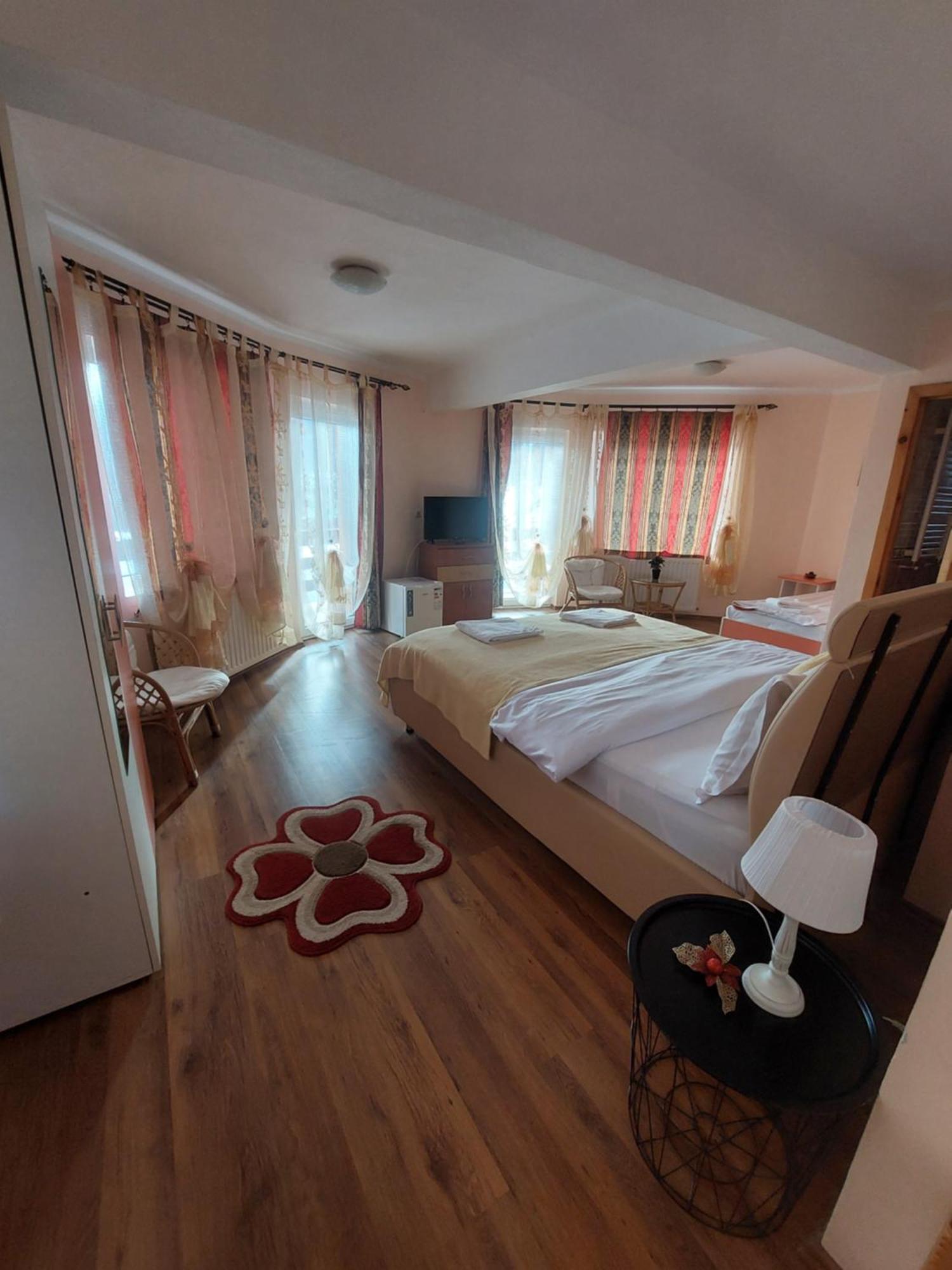 Casa Tamara Hotel Törcsvár Kültér fotó